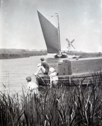 bdm1112_052 Bathing in The Broads 1911 Ludham