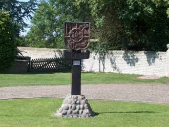 holm_sign Holme Village Sign